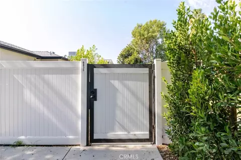 Exterior - 6837 Yolanda Ave, Reseda, CA 91335 photo 4 of 10