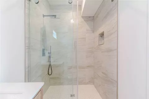 Bath - 6837 Yolanda Ave, Reseda, CA 91335 photo 9 of 11