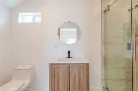 Bath - 6837 Yolanda Ave, Reseda, CA 91335 photo 8 of 11