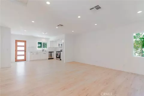 Living - 6837 Yolanda Ave, Reseda, CA 91335 photo 4 of 9