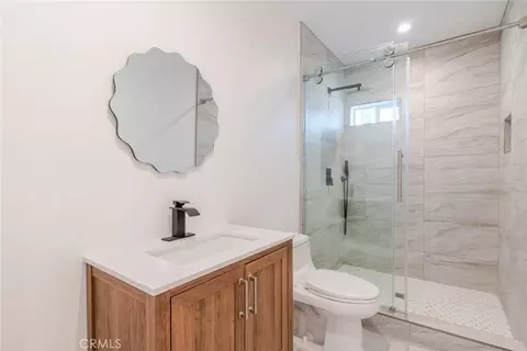 Bath - 6837 Yolanda Ave, Reseda, CA 91335 photo 3 of 11