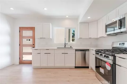 Kitchen - 6837 Yolanda Ave, Reseda, CA 91335 photo 5 of 7