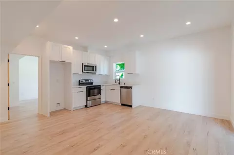Living - 6837 Yolanda Ave, Reseda, CA 91335 photo 7 of 9