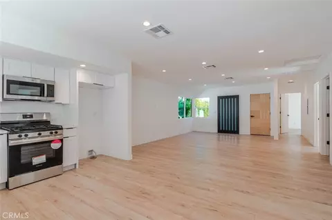Living - 6837 Yolanda Ave, Reseda, CA 91335 photo 6 of 9