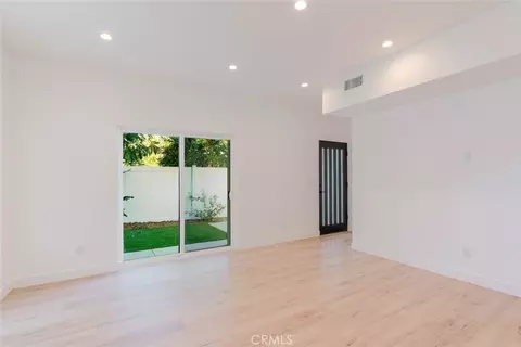 Living - 6837 Yolanda Ave, Reseda, CA 91335 photo 8 of 9