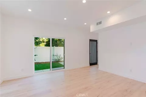 Living - 6837 Yolanda Ave, Reseda, CA 91335 photo 3 of 9