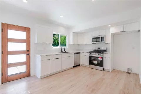 Kitchen - 6837 Yolanda Ave, Reseda, CA 91335 photo 3 of 7