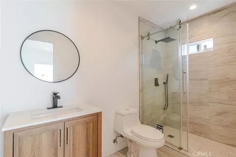 Bath - 6837 Yolanda Ave, Reseda, CA 91335 photo 5 of 11