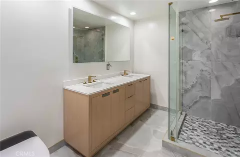 Bath - 6917 Tyrone Ave, Van Nuys, CA 91405 photo 1 of 8