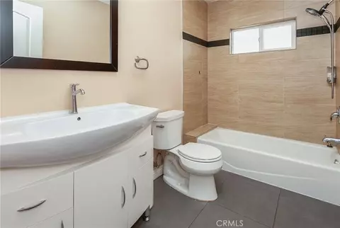 Bath - 6917 Tyrone Ave, Van Nuys, CA 91405 photo 6 of 8