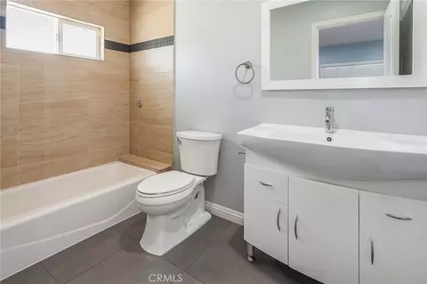 Bath - 6917 Tyrone Ave, Van Nuys, CA 91405 photo 4 of 8