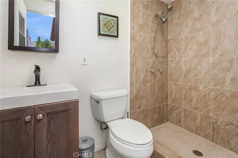 Bath - 6917 Tyrone Ave, Van Nuys, CA 91405 photo 8 of 8