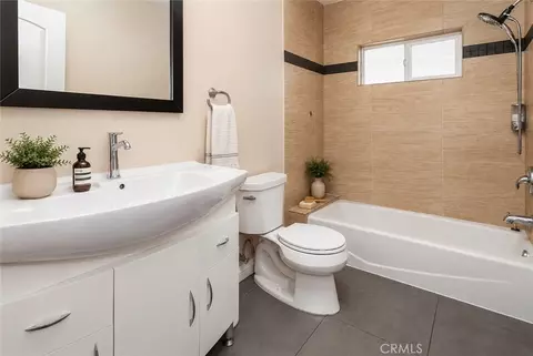Bath - 6917 Tyrone Ave, Van Nuys, CA 91405 photo 7 of 8
