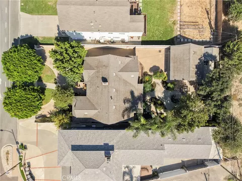 View/Area - 1812 W Riverside, Burbank, CA 91506 photo 1 of 3