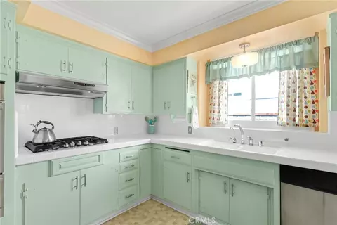 Kitchen - 1812 W Riverside, Burbank, CA 91506 photo 2 of 5