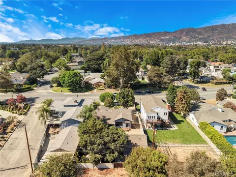 View/Area - 1812 W Riverside, Burbank, CA 91506 photo 3 of 3