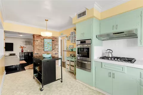 Kitchen - 1812 W Riverside, Burbank, CA 91506 photo 4 of 5