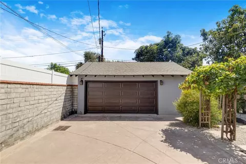 Exterior - 1812 W Riverside, Burbank, CA 91506 photo 7 of 17