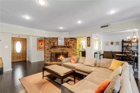 Living - 1812 W Riverside, Burbank, CA 91506 photo 3 of 3