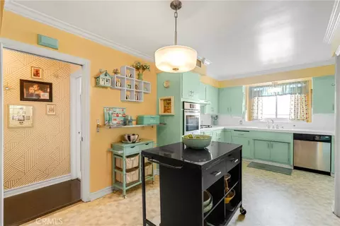 Kitchen - 1812 W Riverside, Burbank, CA 91506 photo 5 of 5