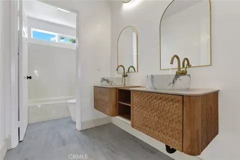 Bath - 5137 Mendip, Oceanside, CA 92057 photo 2 of 5