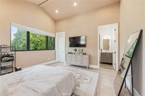 Bedroom - 13135 Chandler Blvd, Sherman Oaks, CA 91401 photo 7 of 13