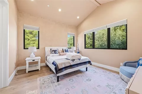 Bedroom - 13135 Chandler Blvd, Sherman Oaks, CA 91401 photo 4 of 13