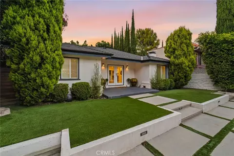 Exterior - 13135 Chandler Blvd, Sherman Oaks, CA 91401 photo 13 of 24