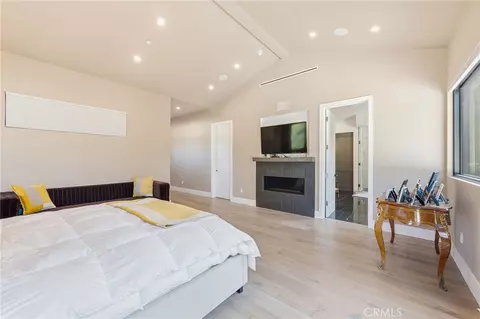 Bedroom - 13135 Chandler Blvd, Sherman Oaks, CA 91401 photo 3 of 13