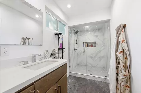 Bath - 13135 Chandler Blvd, Sherman Oaks, CA 91401 photo 7 of 7