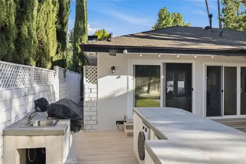 Exterior - 13135 Chandler Blvd, Sherman Oaks, CA 91401 photo 17 of 24