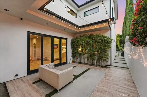 Exterior - 13135 Chandler Blvd, Sherman Oaks, CA 91401 photo 12 of 24