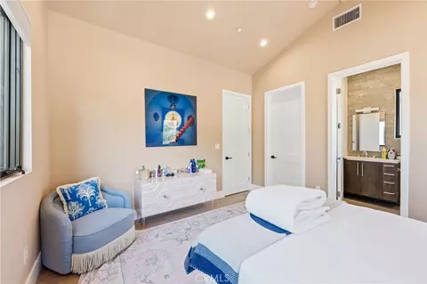 Bedroom - 13135 Chandler Blvd, Sherman Oaks, CA 91401 photo 5 of 13