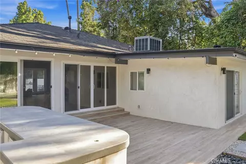 Exterior - 13135 Chandler Blvd, Sherman Oaks, CA 91401 photo 16 of 24