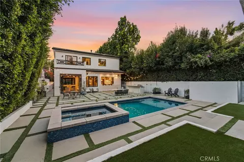 Exterior - 13135 Chandler Blvd, Sherman Oaks, CA 91401 photo 5 of 24