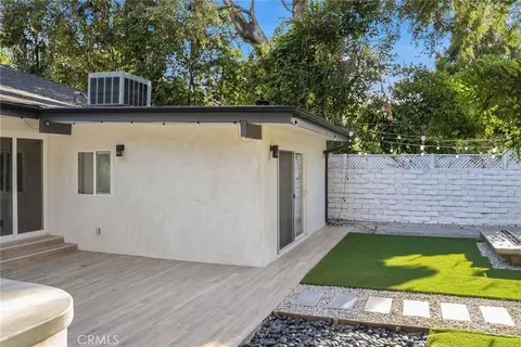 Exterior - 13135 Chandler Blvd, Sherman Oaks, CA 91401 photo 18 of 24