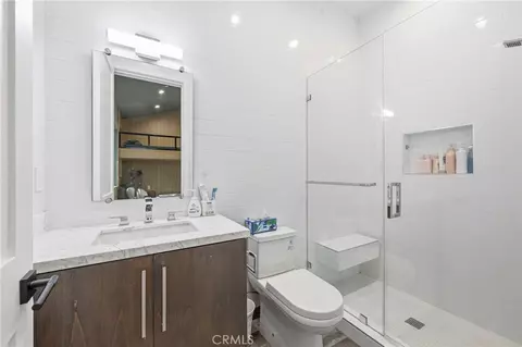 Bath - 13135 Chandler Blvd, Sherman Oaks, CA 91401 photo 5 of 7