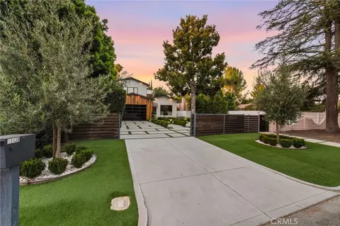 Exterior - 13135 Chandler Blvd, Sherman Oaks, CA 91401 photo 3 of 24