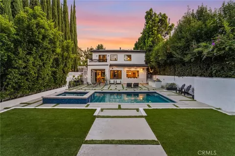 Exterior - 13135 Chandler Blvd, Sherman Oaks, CA 91401 photo 4 of 24