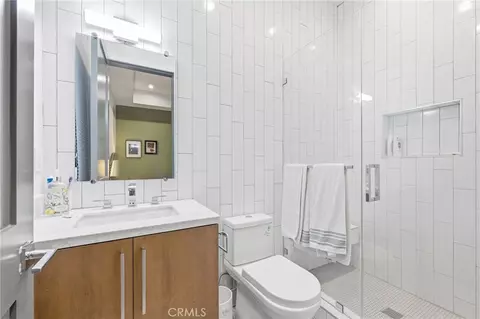 Bath - 13135 Chandler Blvd, Sherman Oaks, CA 91401 photo 6 of 7