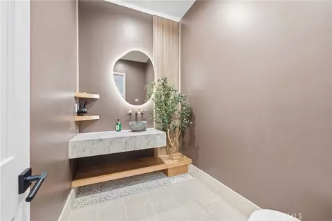 Bath - 13135 Chandler Blvd, Sherman Oaks, CA 91401 photo 1 of 7