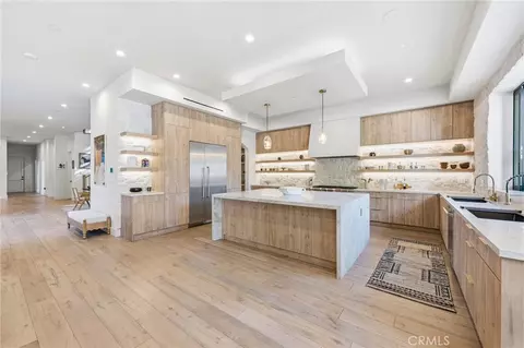 Kitchen - 13135 Chandler Blvd, Sherman Oaks, CA 91401 photo 4 of 4