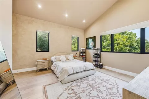 Bedroom - 13135 Chandler Blvd, Sherman Oaks, CA 91401 photo 8 of 13