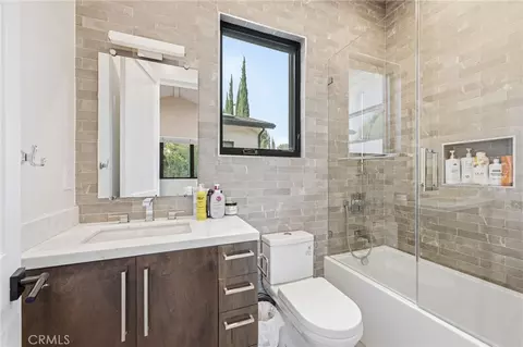 Bath - 13135 Chandler Blvd, Sherman Oaks, CA 91401 photo 4 of 7