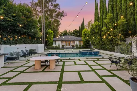 Exterior - 13135 Chandler Blvd, Sherman Oaks, CA 91401 photo 9 of 24