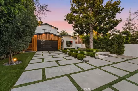 Exterior - 13135 Chandler Blvd, Sherman Oaks, CA 91401 photo 2 of 24