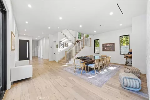 Entry Way - 13135 Chandler Blvd, Sherman Oaks, CA 91401 photo 1 of 3