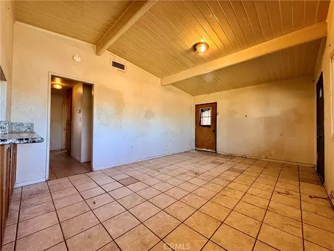 Living - 734 Woodgate, Lancaster, CA 93534 photo 5 of 6