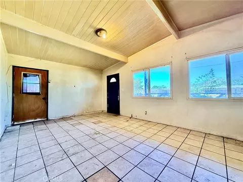 Living - 734 Woodgate, Lancaster, CA 93534 photo 3 of 6
