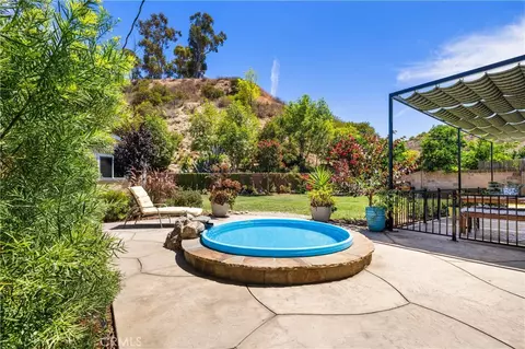 Exterior - 622 Comet Ave, Simi Valley, CA 93065 photo 3 of 12
